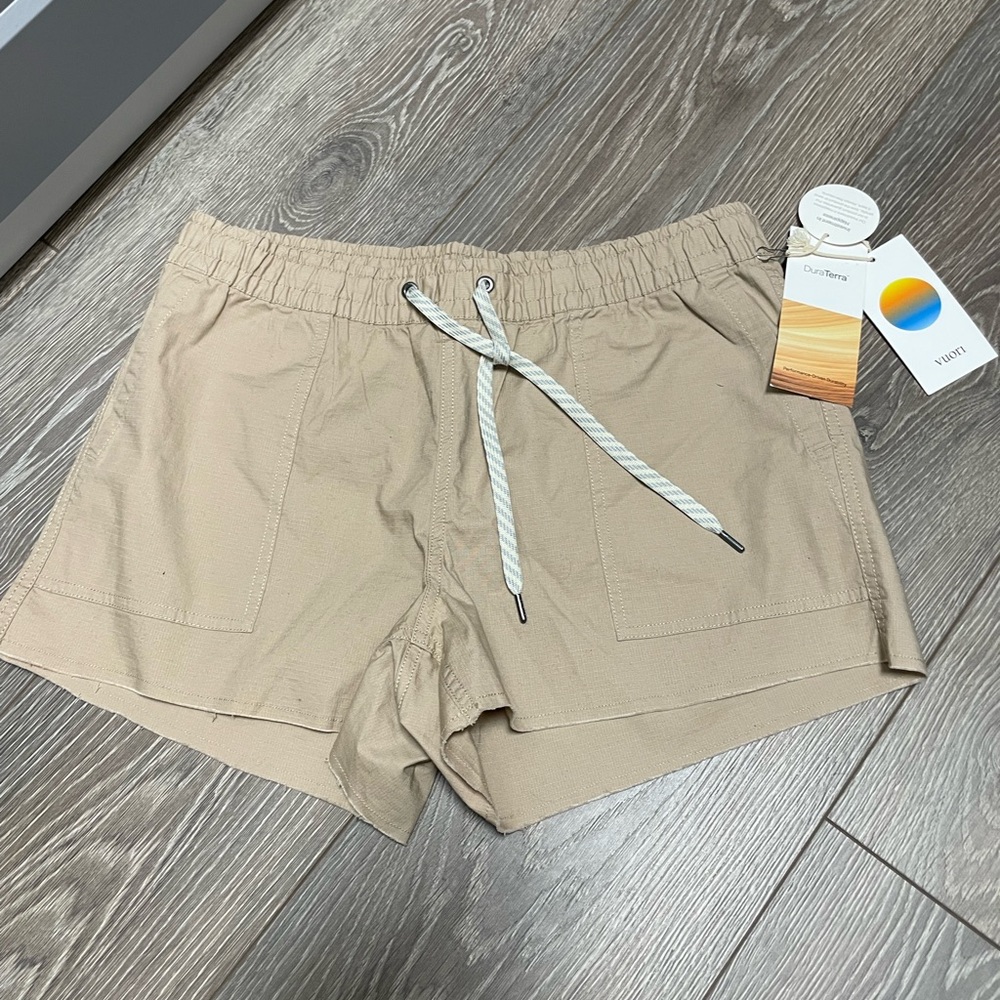 Vuori Women's Coconut Vintage Ripstop shorts